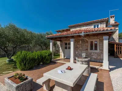 Villa für 12 Personen (151 m²) in Bašići 4/10