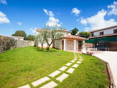 Villa für 12 Personen (151 m²) in Bašići 9/10