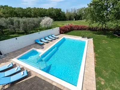 PoolOfHouse