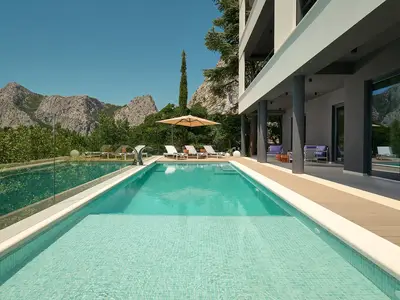 Es bietet einen privaten und beheizten Swimmingpool mit chlorfreiem System