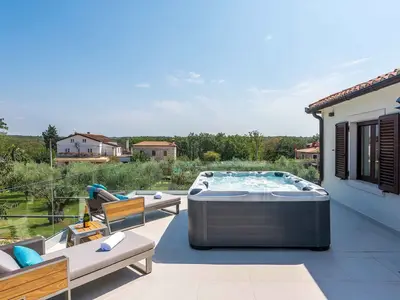 Villa für 8 Personen (500 m²) in Fiorini 2/10