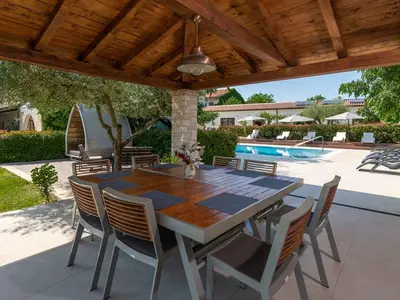 Villa für 8 Personen (500 m²) in Fiorini 5/10