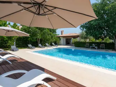 Villa für 8 Personen (500 m²) in Fiorini 8/10