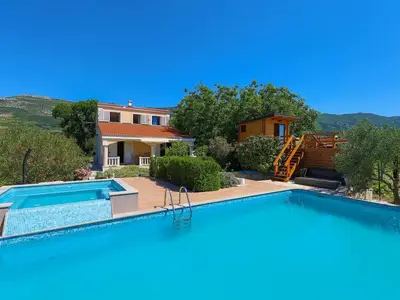 Villa für 10 Personen (116 m²) in Kaštel Novi 1/10