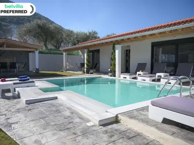 PoolOfHouse