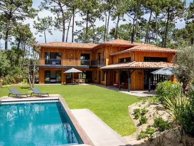 PoolOfHouse