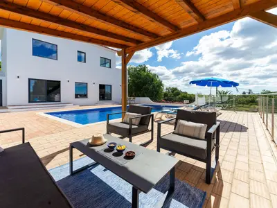 PoolOfHouse