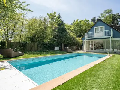 PoolOfHouse