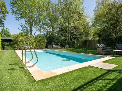 PoolOfHouse