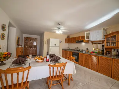 Küche und Essbereich