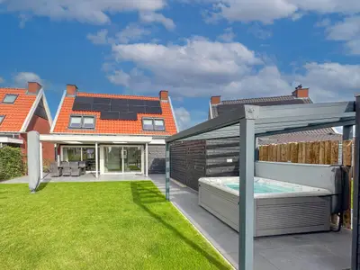 Außenseite Ferienhaus [Sommer]