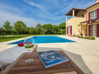 Villa für 9 Personen (318 m²) in Butkovići 2/10