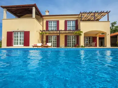 Villa für 9 Personen (318 m²) in Butkovići 4/10