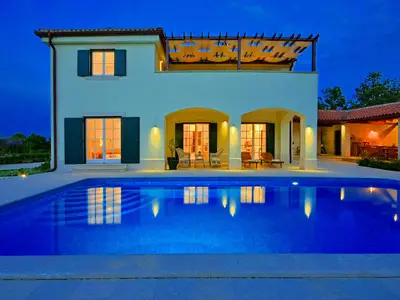 Villa für 10 Personen (350 m²) in Orbanići 1/10