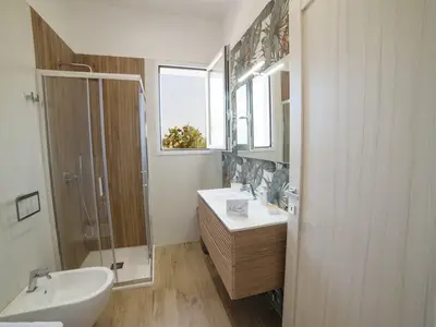 Badezimmer mit Dusche