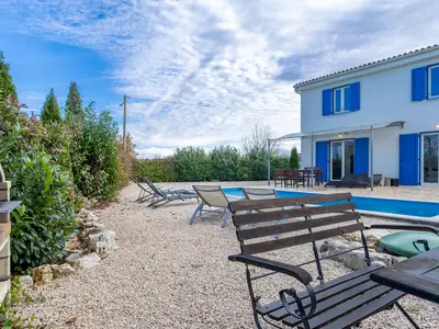 Villa für 4 Personen (100 m²) in Višnjan 1/10