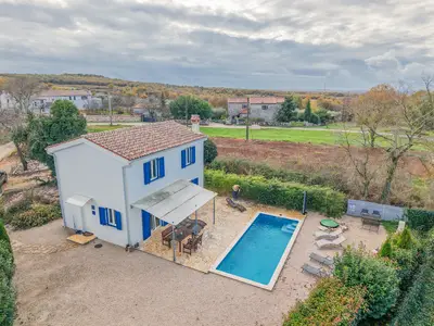 Villa für 4 Personen (100 m²) in Višnjan 3/10