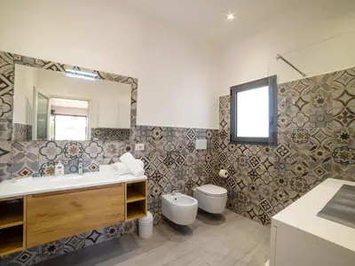 Badezimmer mit Dusche