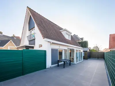 Außenseite Ferienhaus [Sommer]