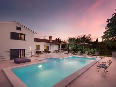 Villa für 8 Personen (200 m²) in Vinez 1/10