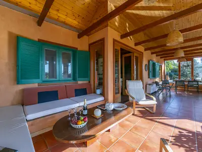 Veranda im Eingangsbereich der Villa