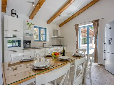 Küche und Essbereich