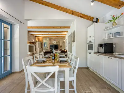 Küche und Essbereich