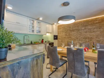 Küche und Essbereich