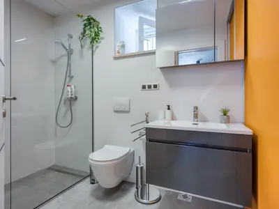 Badezimmer mit Dusche