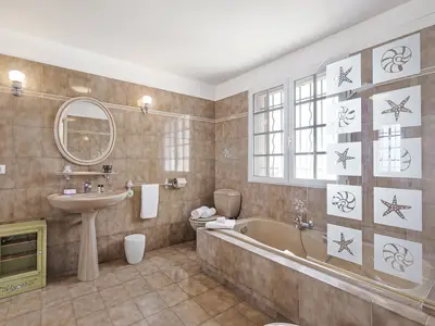 Badezimmer mit Badewanne