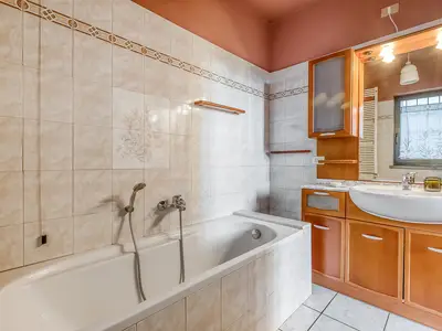 Badezimmer mit Badewanne