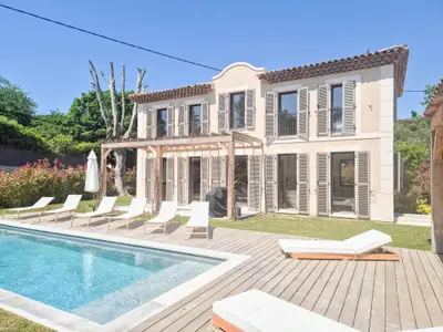 Außenseite Ferienhaus [Sommer]