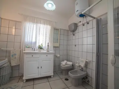 Badezimmer mit Dusche