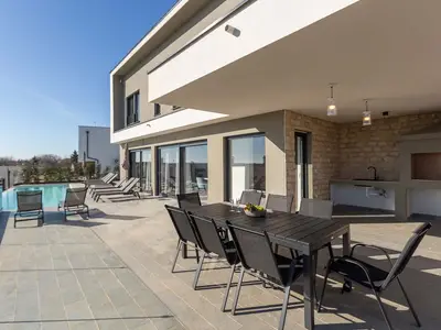 Villa für 8 Personen (198 m²) in Krnica 3/10