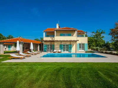 Villa für 10 Personen (300 m²) in Orbanići 1/10
