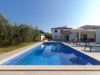 Villa für 8 Personen (150 m²) in Novigrad 1/10