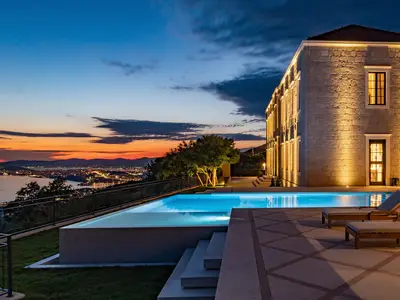 Diese Villa bietet mediterranen Charme mit Blick auf die Adria und die umliegenden Inseln.