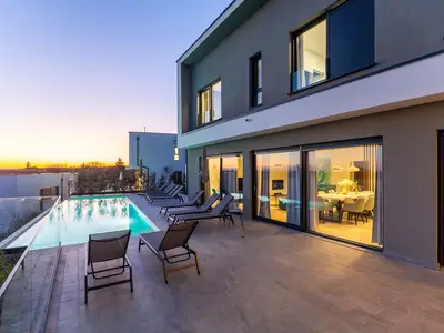 Villa für 8 Personen (198 m²) in Krnica 1/10