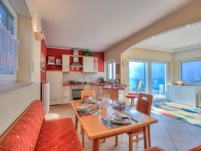 Küche und Essbereich