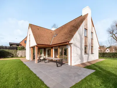 Außenseite Ferienhaus [Sommer]