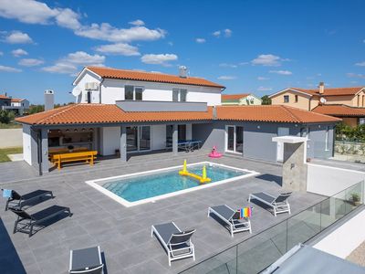 Villa für 8 Personen (180 m²) in Štokovci 9/10