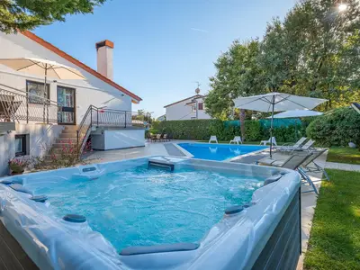 PoolOfHouse