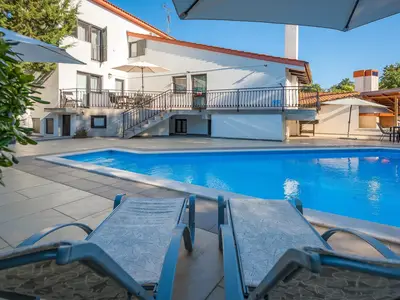 PoolOfHouse