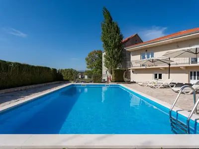 Privater und beheizter Pool 10m x 4,5m