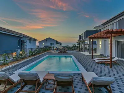 PoolOfHouse