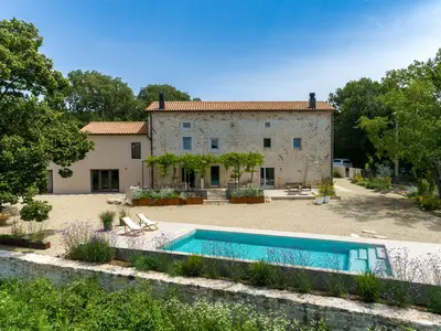 Villa für 8 Personen (300 m²) in Sumber 2/10