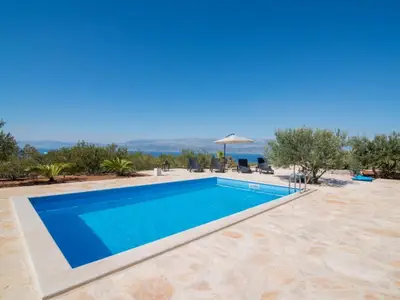 PoolOfHouse