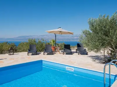 PoolOfHouse