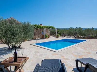 PoolOfHouse