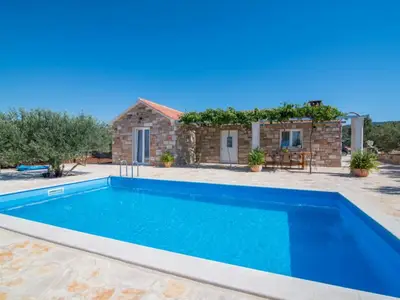 PoolOfHouse